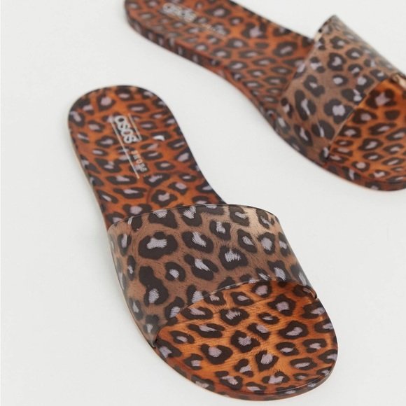 Leopard Slides 🩴 - Picture 6 of 6
